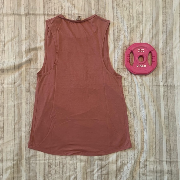 💪🏻 Yeah I Lift… Cat Mauve Medium Muscle Tank - Picture 2 of 3